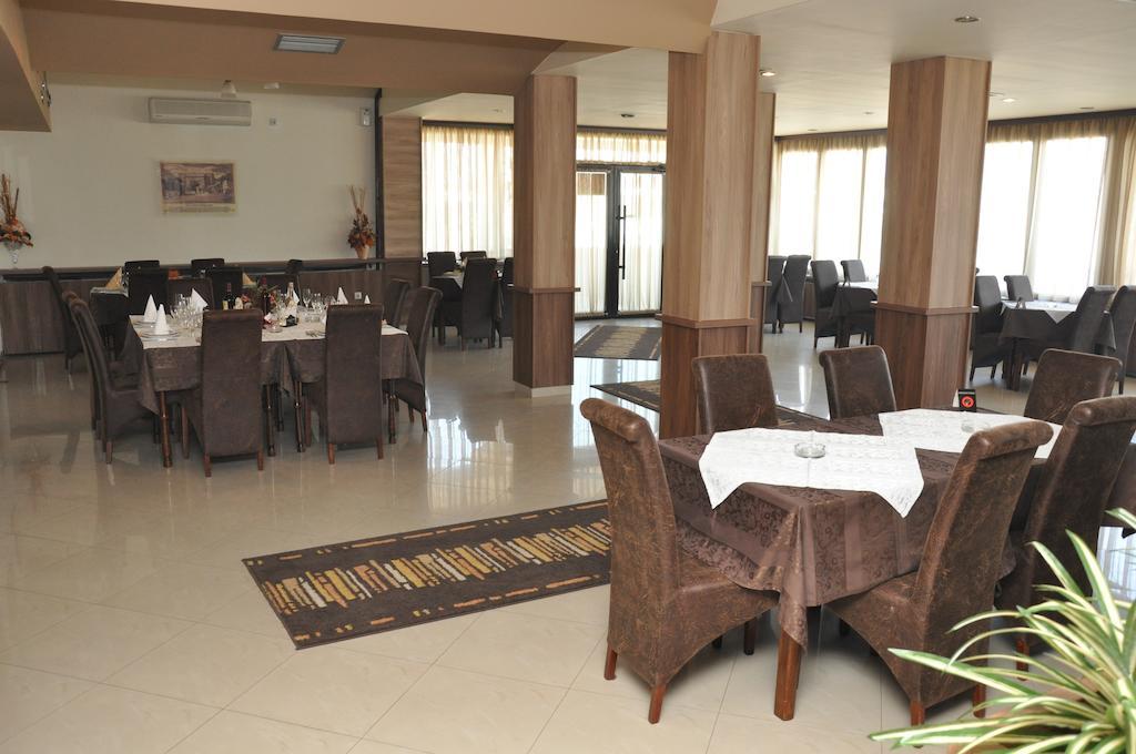Hotel Extra Lion Md Nis Restaurant photo